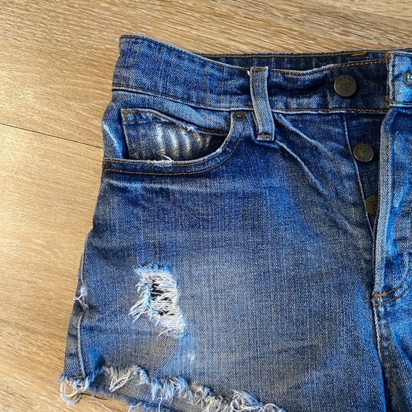 vintage Guess high rise denim short - distressed - Picture 4 of 5
